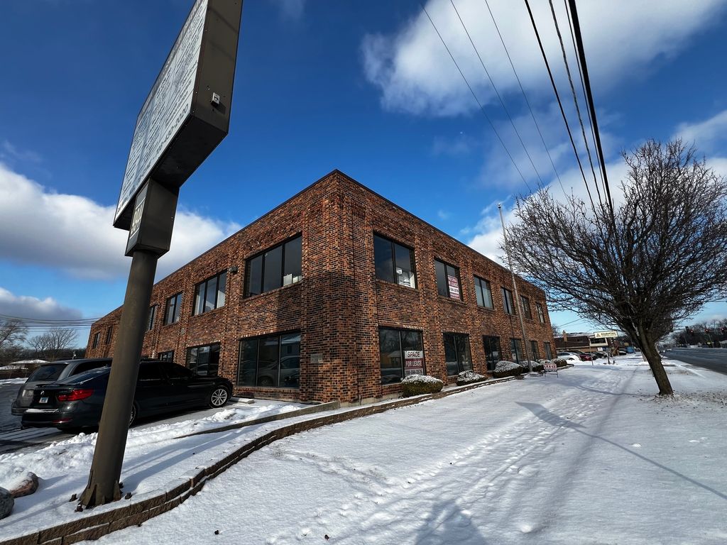 9944 S ROBERTS Road 108, Palos Hills, IL 60465