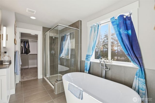 1189 Seawall Lane, Oak Harbor, WA 98277