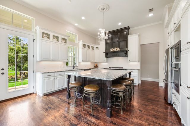 1619 Bloomfield Road, Valley View, TX 76272