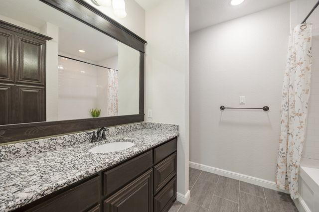 1619 Bloomfield Road, Valley View, TX 76272
