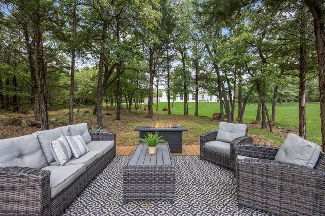 1619 Bloomfield Road, Valley View, TX 76272