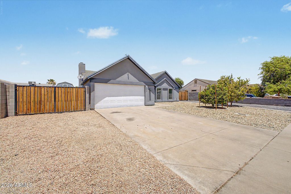8556 W CHARTER OAK Road, Peoria, AZ 85381 — photo 2