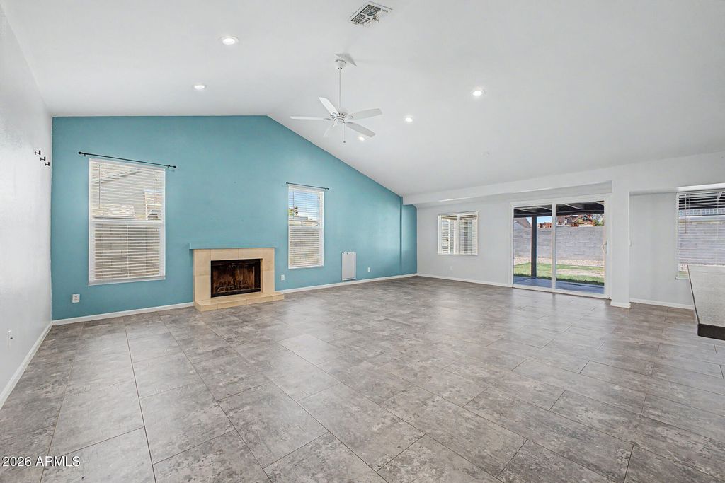 8556 W CHARTER OAK Road, Peoria, AZ 85381 — photo 5