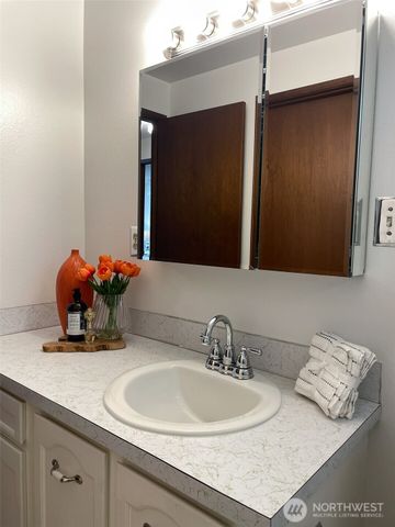 28618 47th Place S, Auburn, WA 98001