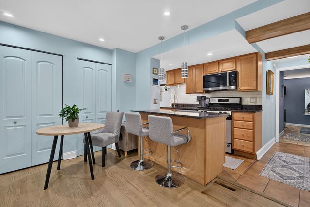 2743 N Hampden Court 1G, Chicago, IL 60614