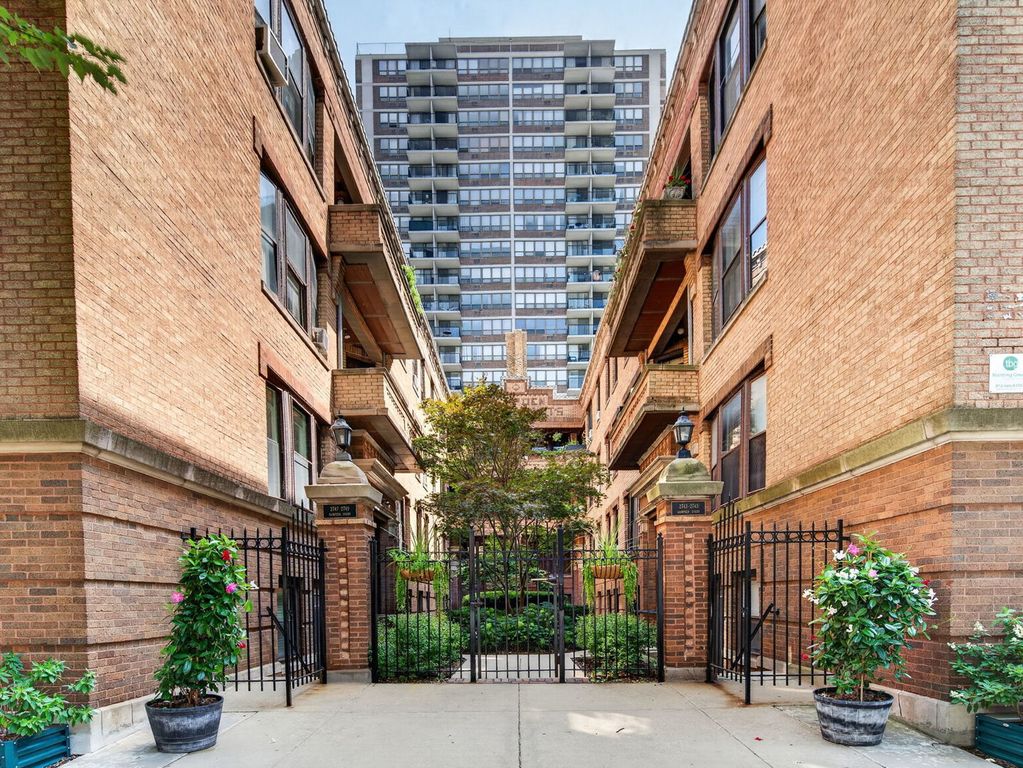 2743 N Hampden Court 1G, Chicago, IL 60614
