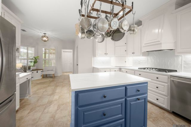 10121 Oakline Dr, Saint George, LA 70809