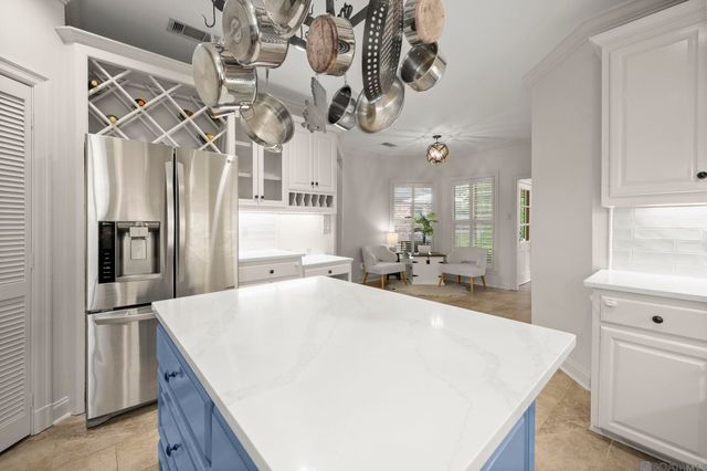 10121 Oakline Dr, Saint George, LA 70809