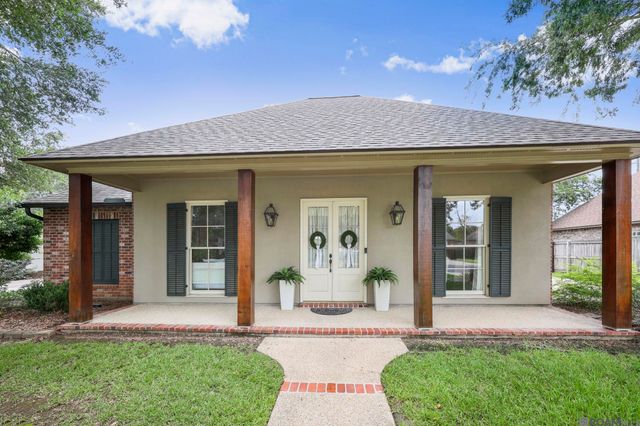 10121 Oakline Dr, Saint George, LA 70809