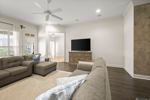 10121 Oakline Dr, Saint George, LA 70809