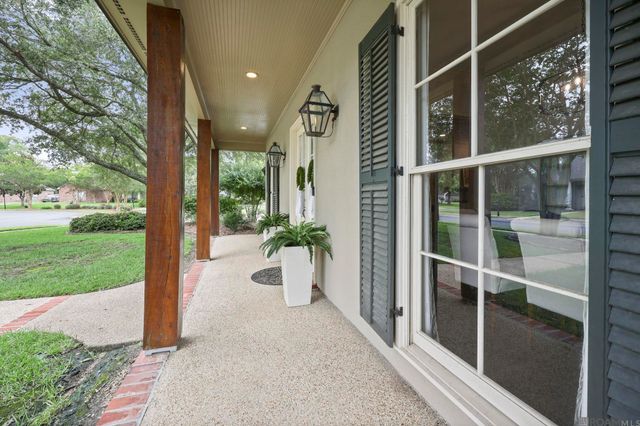 10121 Oakline Dr, Saint George, LA 70809