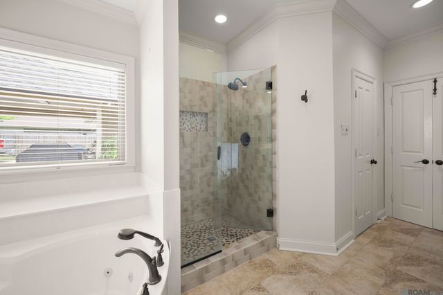 10121 Oakline Dr, Saint George, LA 70809