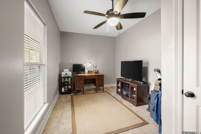10121 Oakline Dr, Saint George, LA 70809