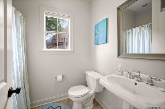 10121 Oakline Dr, Saint George, LA 70809