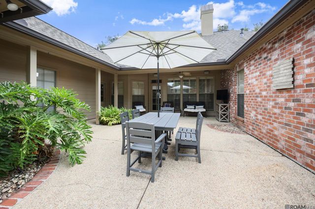 10121 Oakline Dr, Saint George, LA 70809