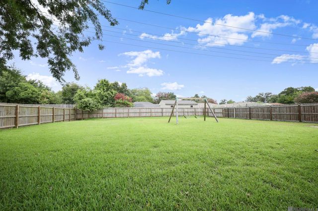 10121 Oakline Dr, Saint George, LA 70809