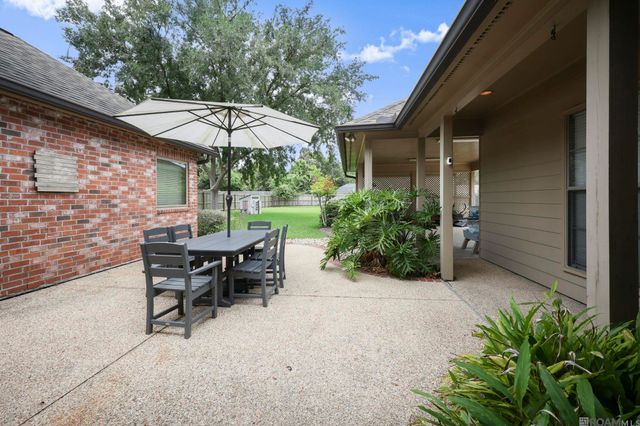 10121 Oakline Dr, Saint George, LA 70809