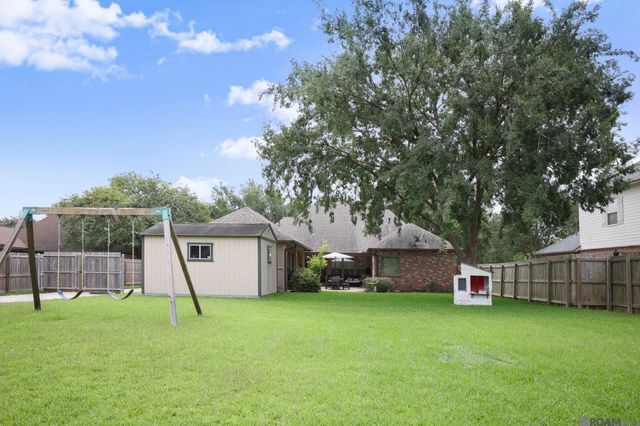 10121 Oakline Dr, Saint George, LA 70809