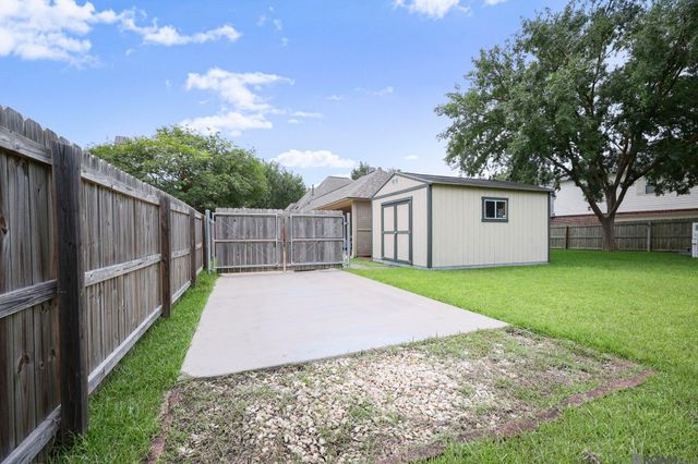 10121 Oakline Dr, Saint George, LA 70809