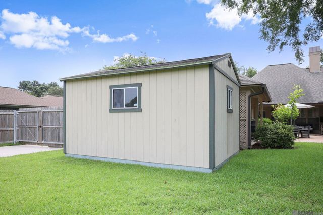 10121 Oakline Dr, Saint George, LA 70809