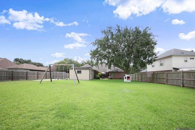 10121 Oakline Dr, Saint George, LA 70809