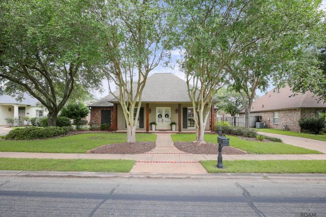 10121 Oakline Dr, Saint George, LA 70809