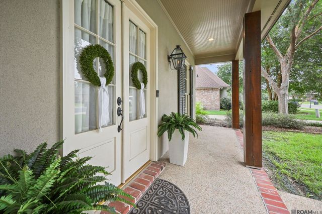 10121 Oakline Dr, Saint George, LA 70809