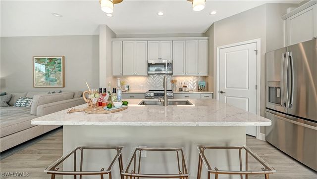 5125 Draco CIR, Naples, FL 34120