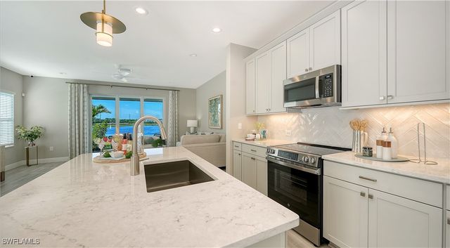 5125 Draco CIR, Naples, FL 34120