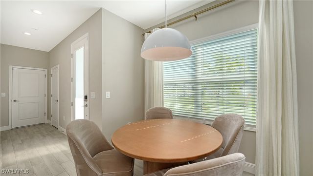 5125 Draco CIR, Naples, FL 34120