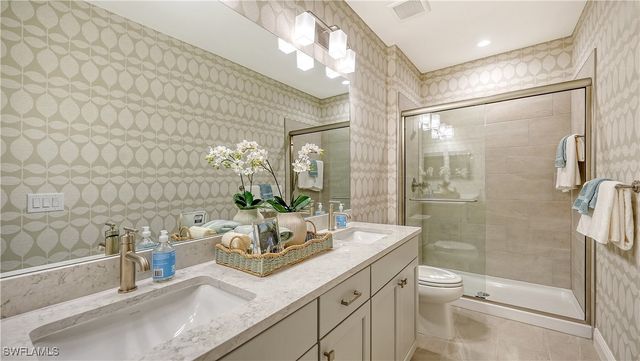 5125 Draco CIR, Naples, FL 34120