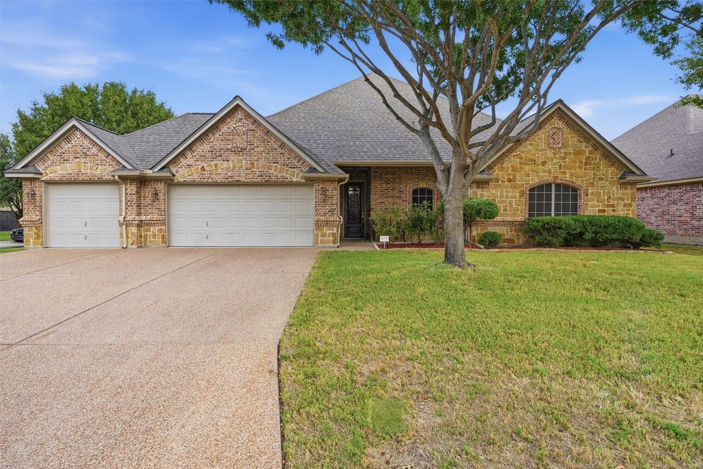 136 Castle Pines Drive, Willow Park, TX 76008 — exterior