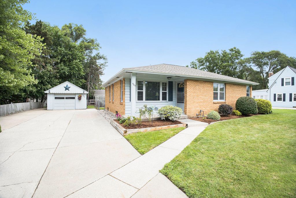 465 W 32nd Street, Holland City, MI 49423