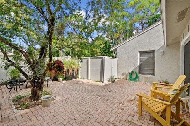 12875 Spinnaker Lane, Wellington, FL 33414