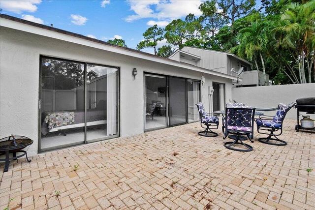 12875 Spinnaker Lane, Wellington, FL 33414