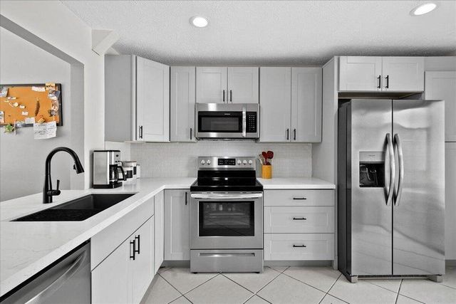 12875 Spinnaker Lane, Wellington, FL 33414