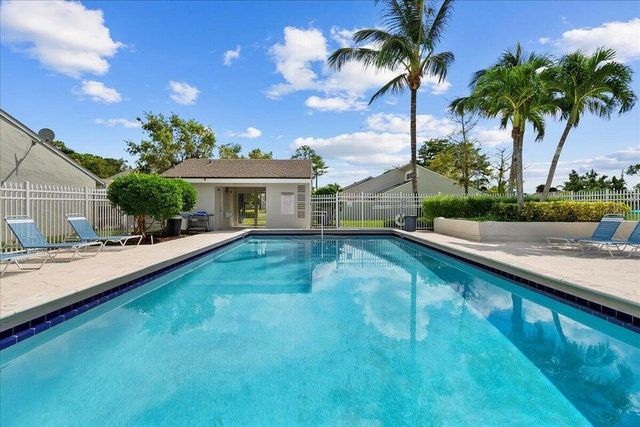 12875 Spinnaker Lane, Wellington, FL 33414