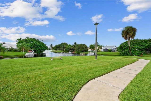 12875 Spinnaker Lane, Wellington, FL 33414