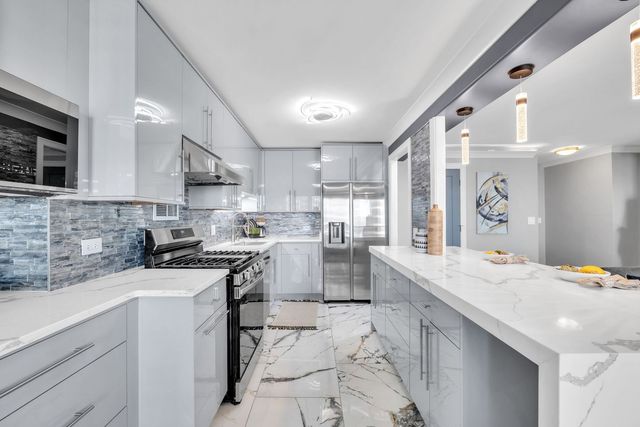 400 E RANDOLPH Street 2225, Chicago, IL 60601