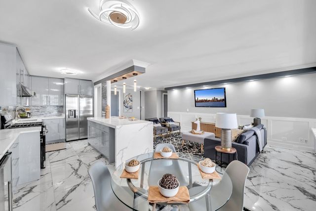 400 E RANDOLPH Street 2225, Chicago, IL 60601