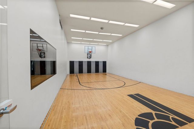 400 E RANDOLPH Street 2225, Chicago, IL 60601