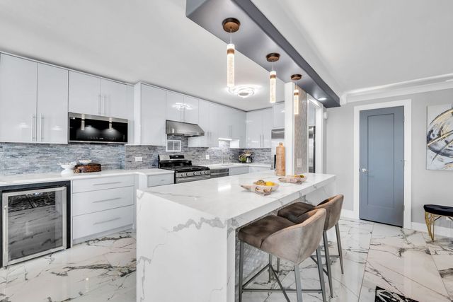 400 E RANDOLPH Street 2225, Chicago, IL 60601