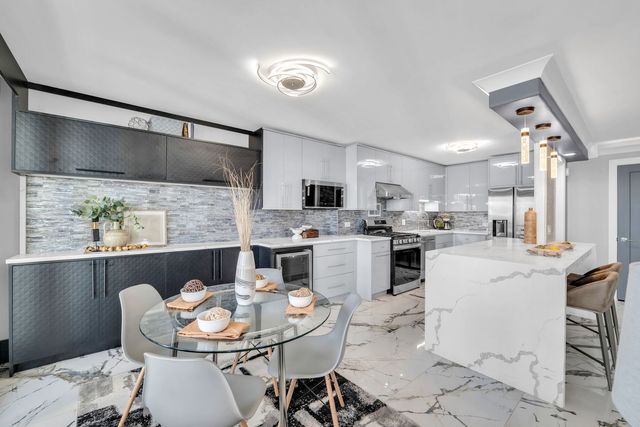 400 E RANDOLPH Street 2225, Chicago, IL 60601