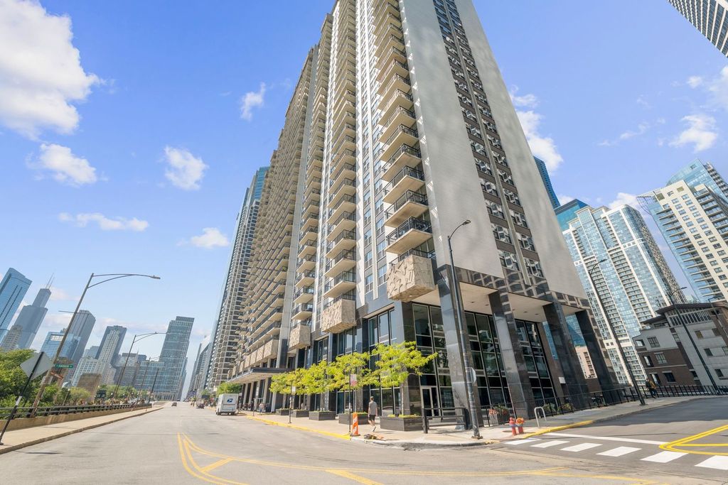 400 E RANDOLPH Street 2225, Chicago, IL 60601