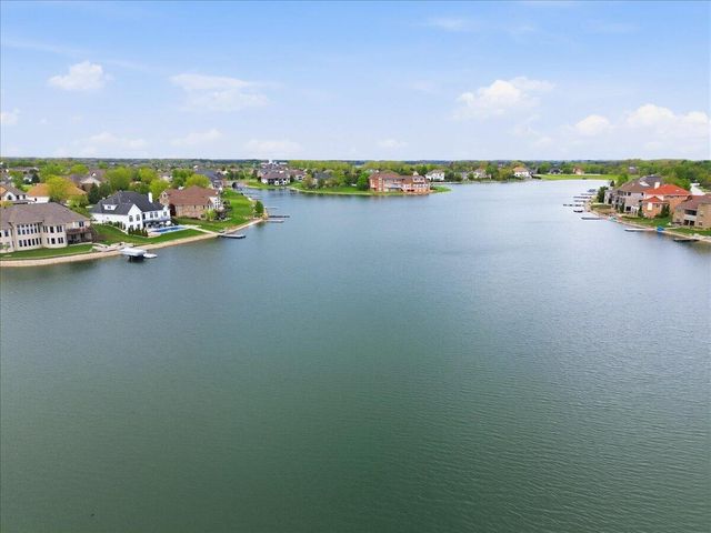 8858 S Doubletree Drive S, Crown Point, IN 46307