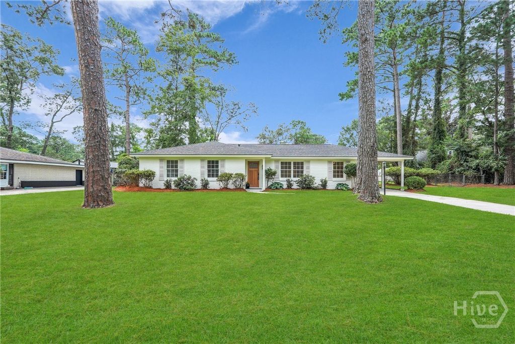 Image 1 of property listing at 31 Jameswood Avenue, Savannah, GA 31406
