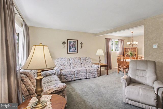 716 W BRISTOL RD, Warminster, PA 18974
