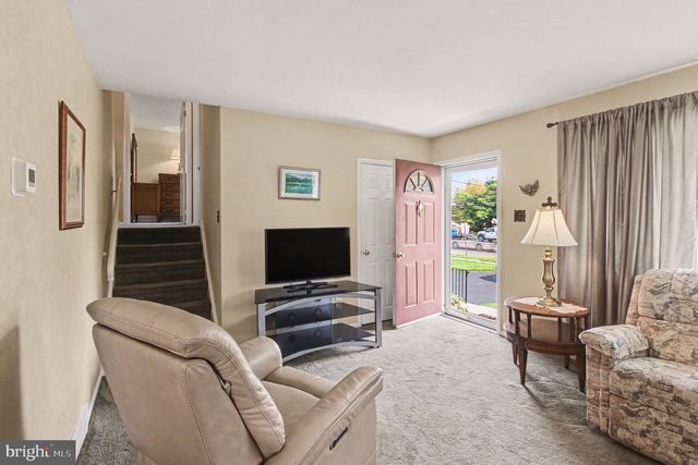 716 W BRISTOL RD, Warminster, PA 18974