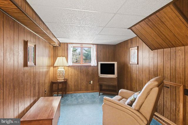 716 W BRISTOL RD, Warminster, PA 18974