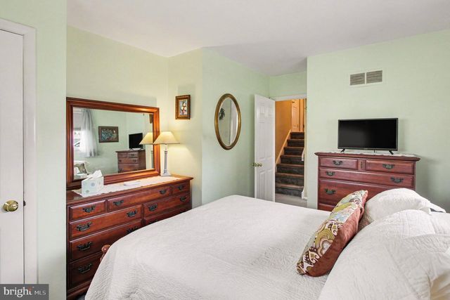 716 W BRISTOL RD, Warminster, PA 18974